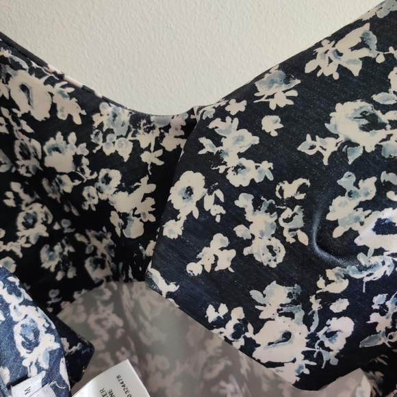 2× Cami padded stretchable tops Size M - Picture 4 of 10